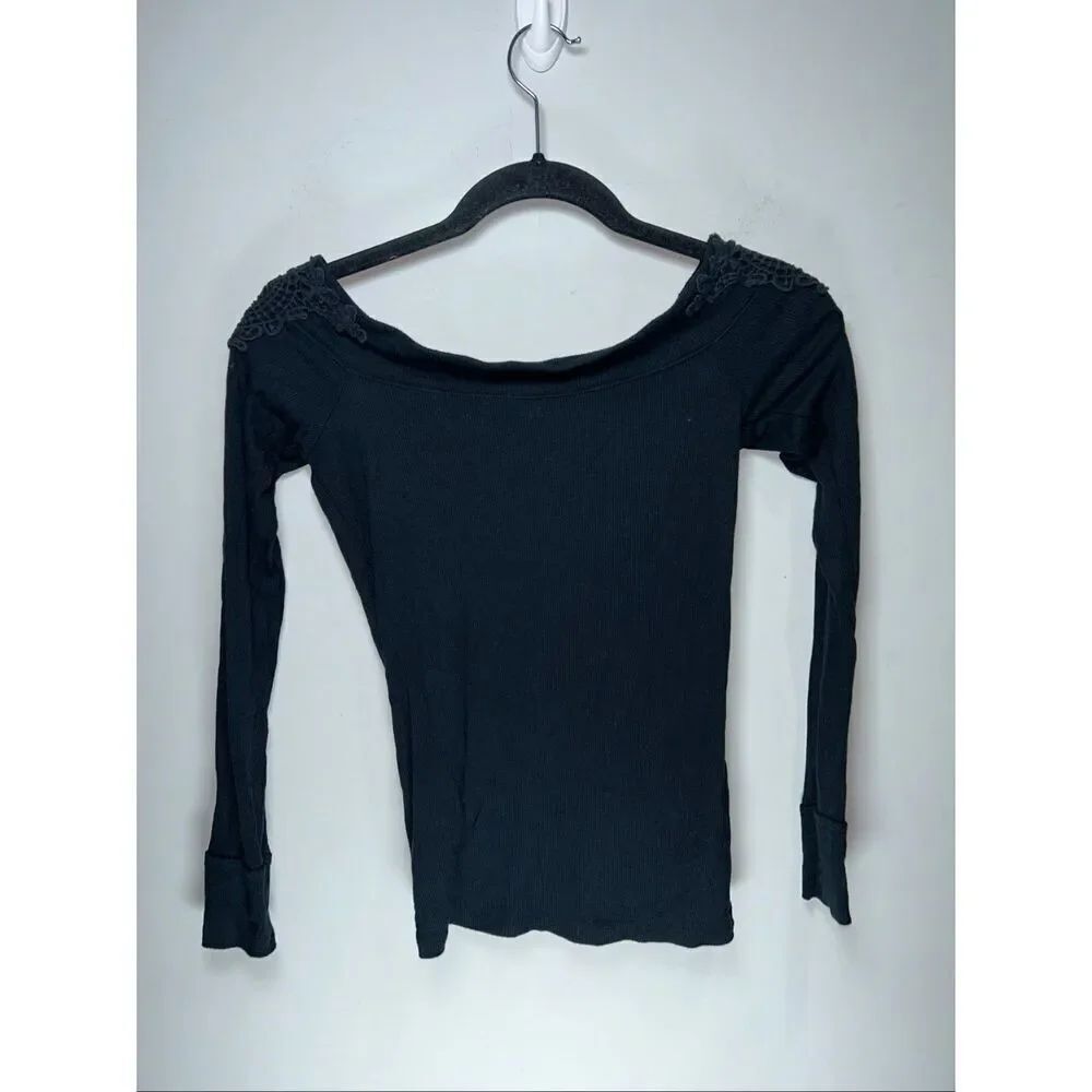 Hollister black top size large